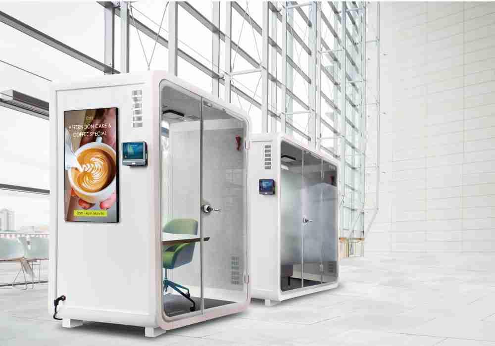 开云电子子公司达擎之智慧行动办公舱，，采用PDLC智能调光玻璃设计，，，，透过通电与断电的电流切换，，，呈现透明与雾面效果，，，具节能降耗特性并兼顾隐私，，确保信息安全