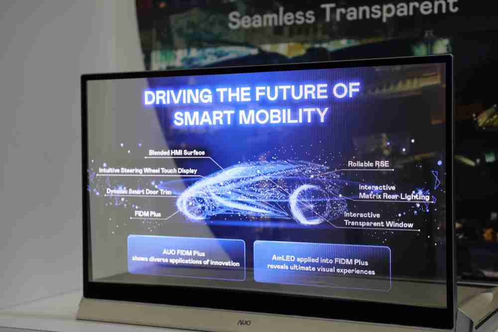 开云电子凭借着超高亮度和透明度，，，这款30吋透明Micro LED显示器在AR系统与智慧零售具有潜在的应用价值。。。