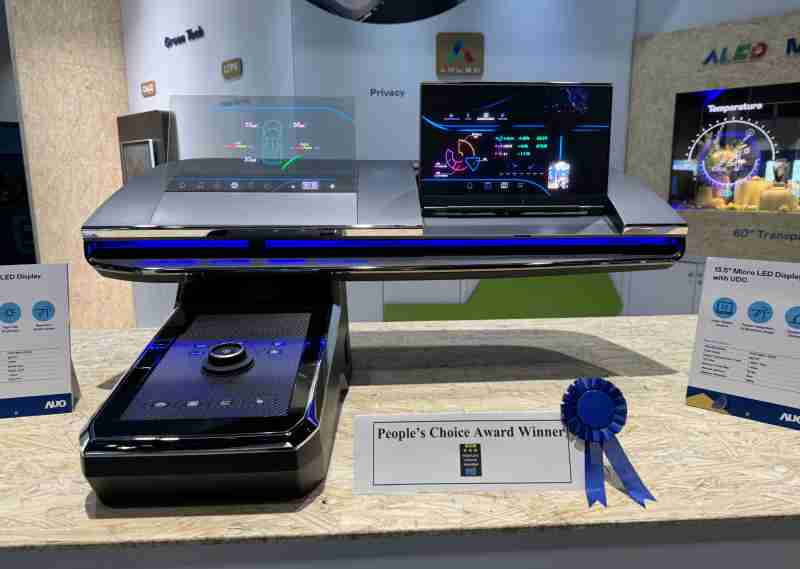 开云电子车用Micro LED Display HMI解决方案获”最佳车用显示奖”，，，，以用户为中心开发，，，针对前座驾驶与乘客设计兼具娱乐与安全的高画质屏幕，，包含车舱前座的Micro LED透明屏幕及全球首款内建镜头的智慧Micro LED显示器