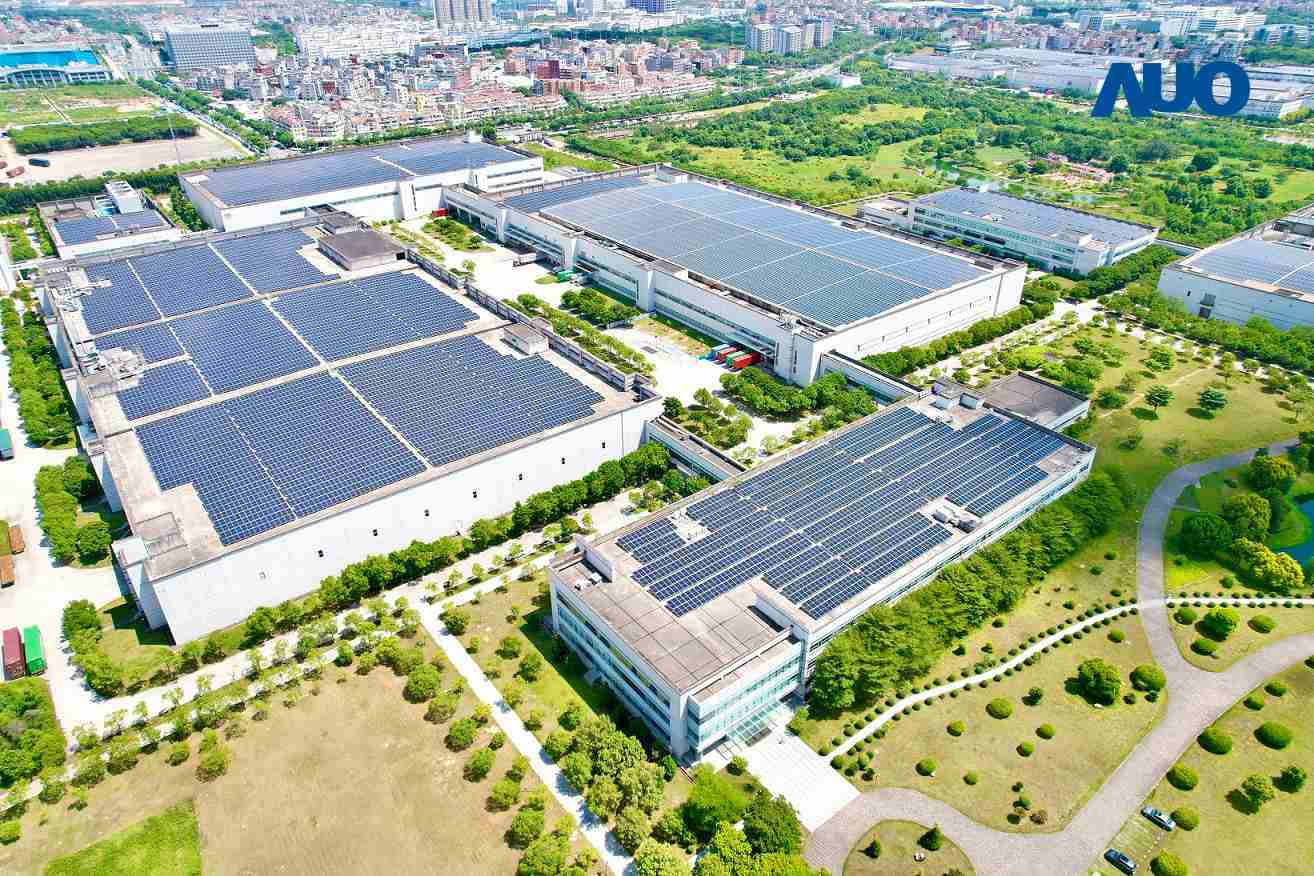 开云电子厦门推动智能制造同时，，透过绿电创能纵深推进绿色转型，，，，厂区全屋顶铺设太阳能光伏板，，，，每年太阳能发电 2,600多万度